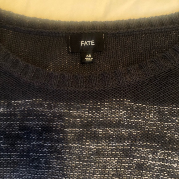 2 sweaters - Picture 3 of 5